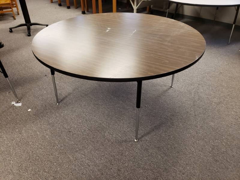 lot 90 image: Round Table