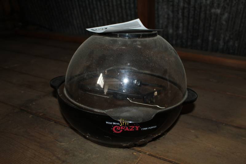 lot 26 image: West Bend Stir Crazy Popcorn Popper