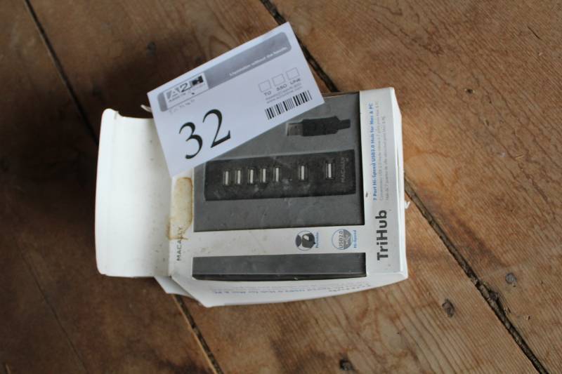 lot 32 image: TriHub 7-Port Hi-Speed USB2.0 Hub