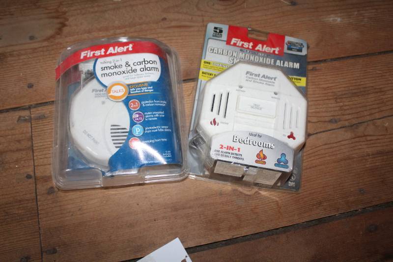lot 43 image: First Alert Smoke and Carbon Monoxide Alarm Detectors