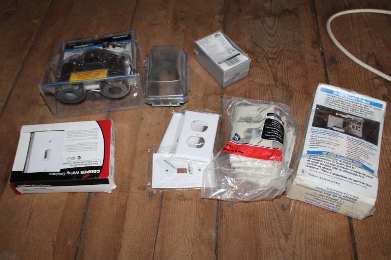 lot 44 image: Light Switches, Switchplates, Floodlight Kit