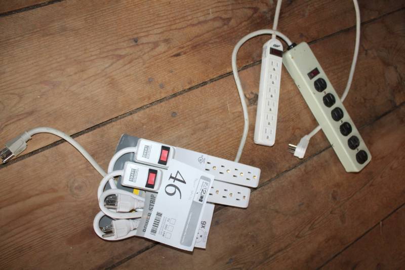 lot 46 image: Power Strips