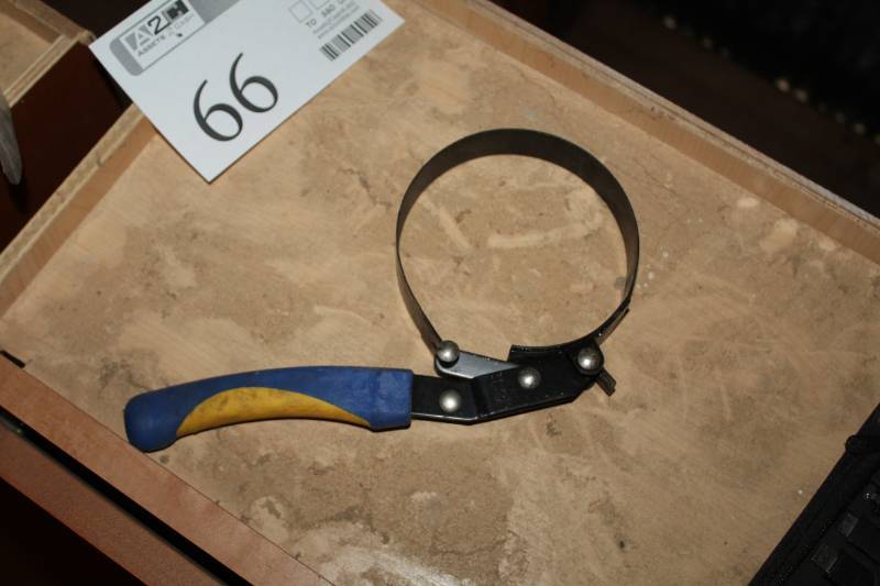 lot 66 image: Clamp Oil Filter Remover