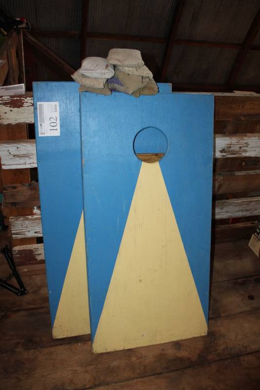 lot 102 image: Bag Toss with Bags