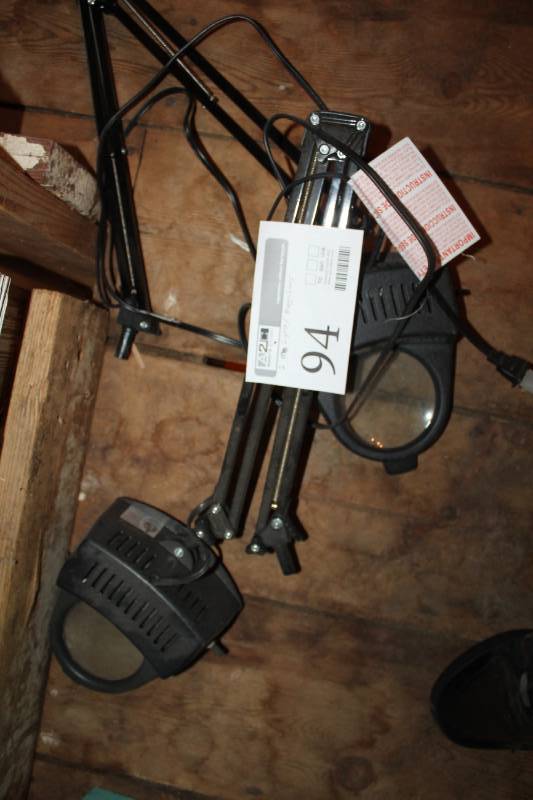 lot 94 image: Table-Mount Magnifier Clamp Lamp