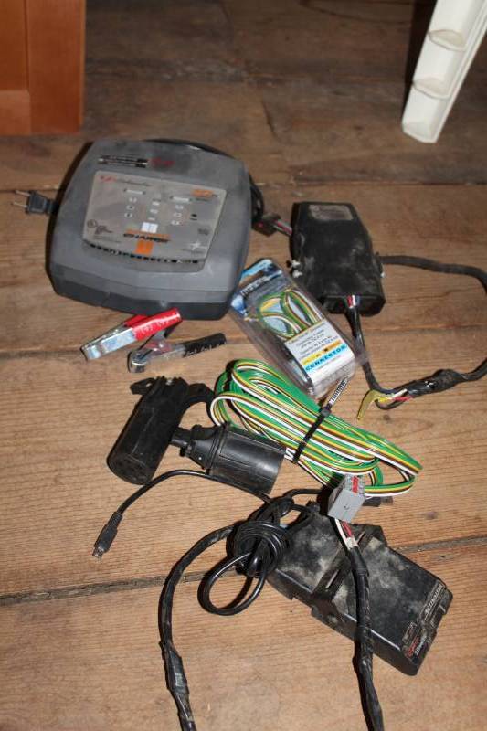 lot 67 image: Battery Charger, Trailer Hook-ups