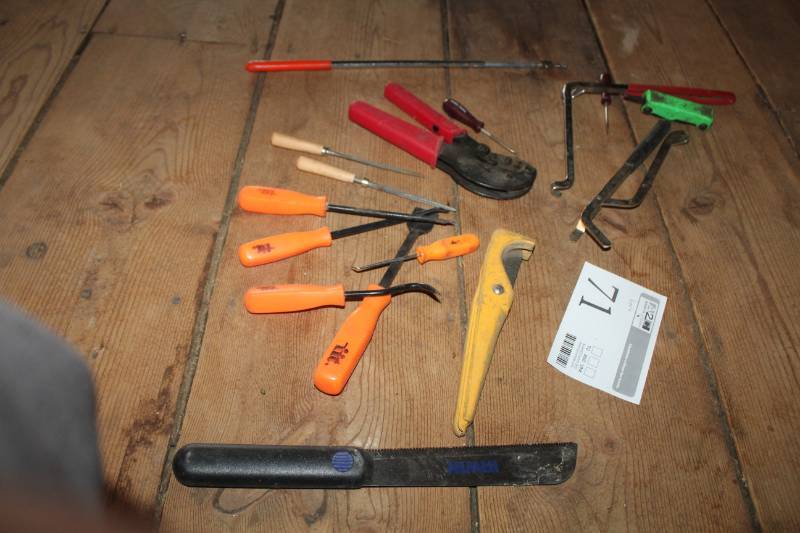 lot 71 image: Cutters, Awls, And More Hand Tools