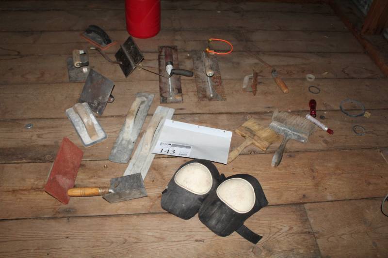 lot 143 image: Drywall Tools - Scrapers, Brushes, Knee Pads, Trowels, And More