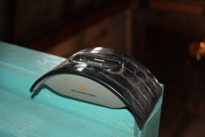 lot 128 image: Soundcast Portable Music Speaker