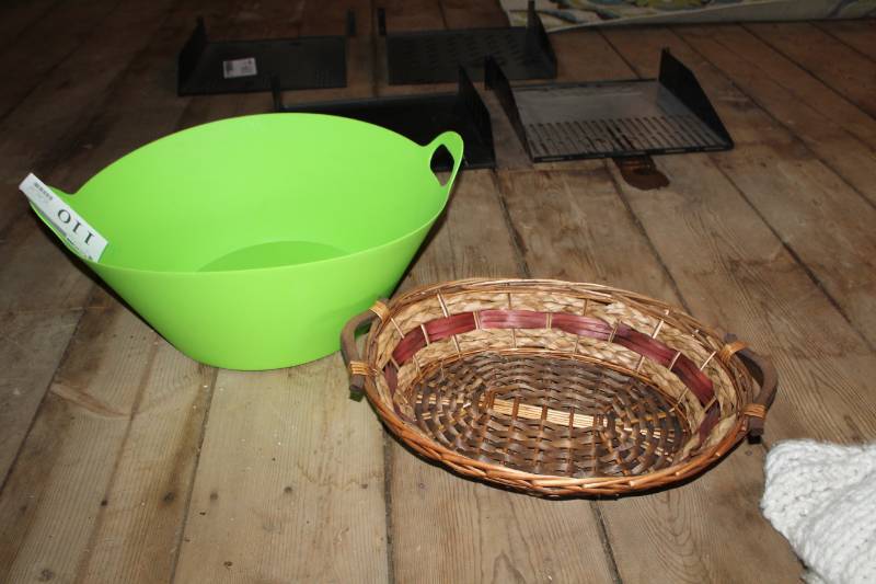 lot 110 image: Baskets
