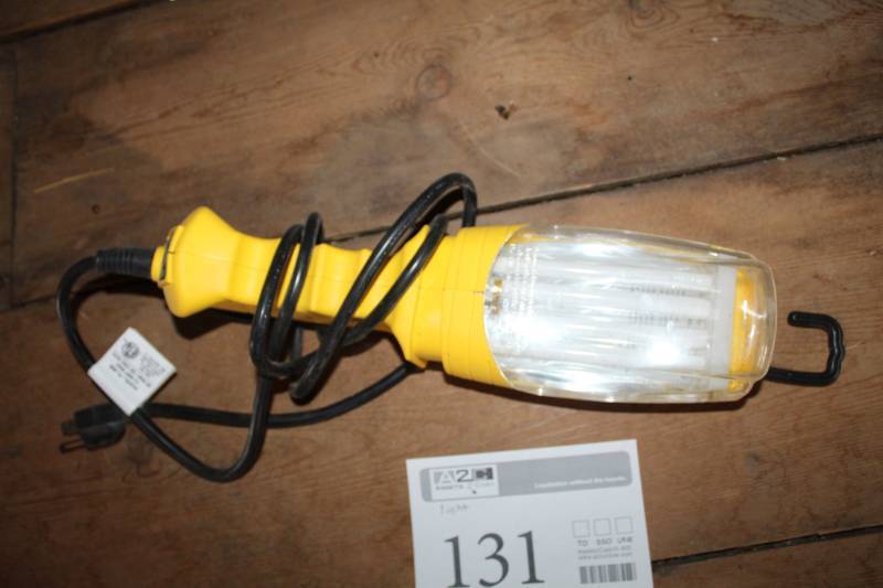 lot 131 image: Fluorescent Shop Light