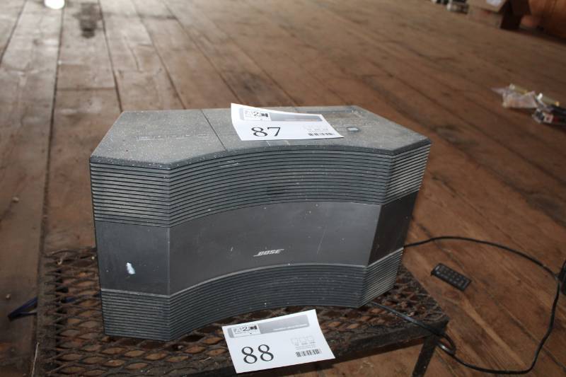 lot 87 image: 2000 Bose Acoustic Wave AMFMCD Music System