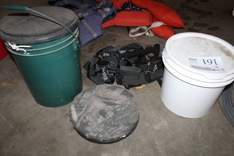 lot 161 image: Bucket Seat, Straps, Buckets