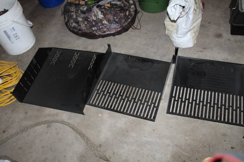 lot 168 image: Mid Atlantic 2U,3U Computer Rack Shelves