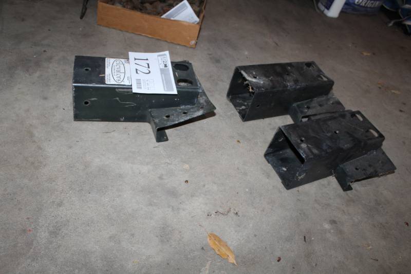 lot 172 image: Elevators Jack Pads