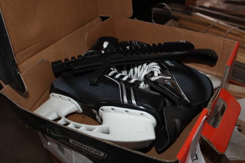 lot 202 image: Nike Bauer Supreme Oneos Mens Ice Skates