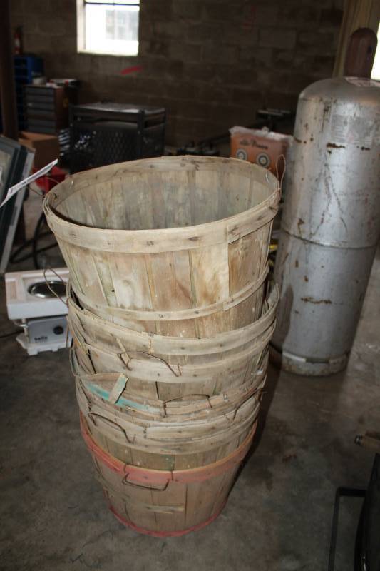 lot 200 image: Wood Baskets