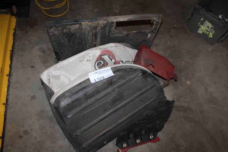 lot 159 image: Exmark 52-inch Lawnmower Mulch Bag