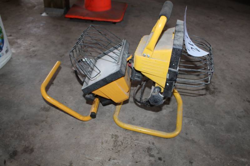 lot 213 image: Portable Shop Lights