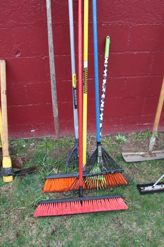 lot 218 image: Push Brooms, Rakes, Pitchfork