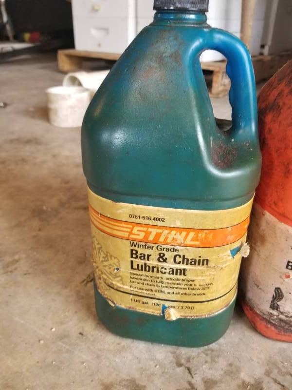 lot 229 image: Stihl Bar and Chain Lubricants, Ace Propane Cylinder