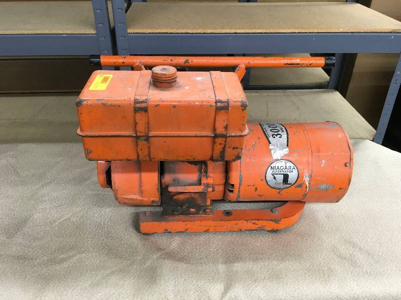 lot 523 image: Niagara 3000 Watt Alternator