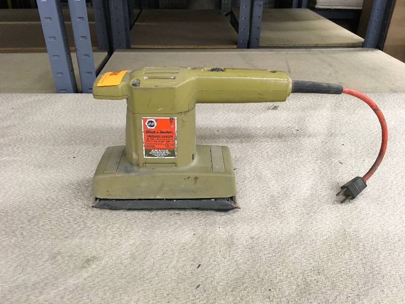lot 538 image: Black & Decker Finishing Sander
