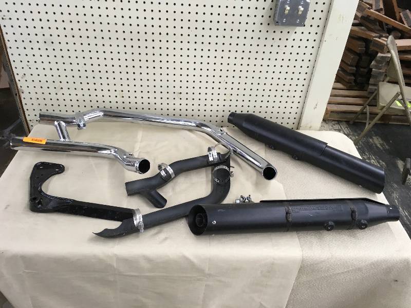 lot 563 image: Harley Exhaust Pipes
