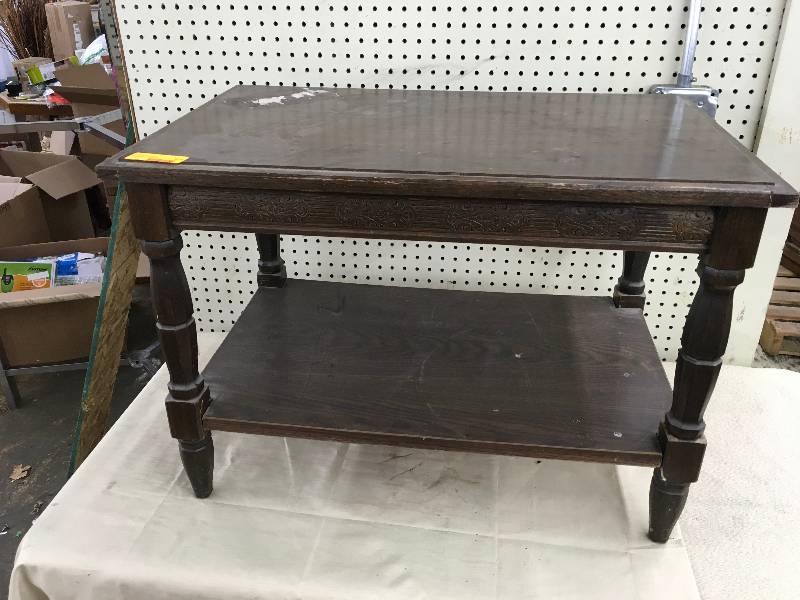 lot 571 image: Table