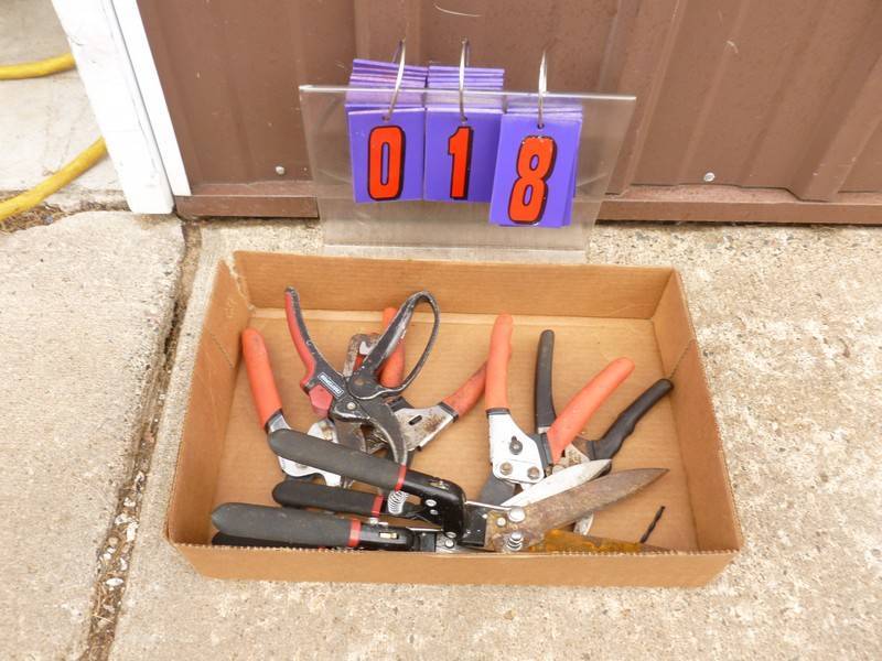 SnS Auctions # 372 Early Summer Outdoor Equipment