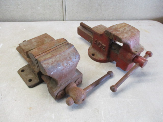 2 Small Vises