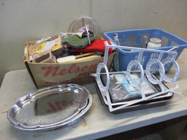 Kitchen Lot with vases