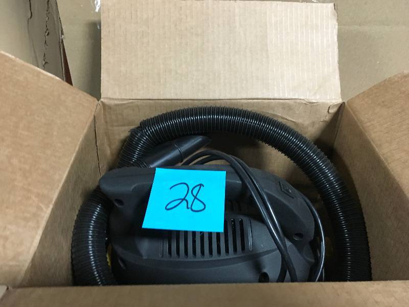 lot 28 image: Stinger 2.5 Gal. 1.75-Peak HP Compact Wet Dry Vac  in good condition