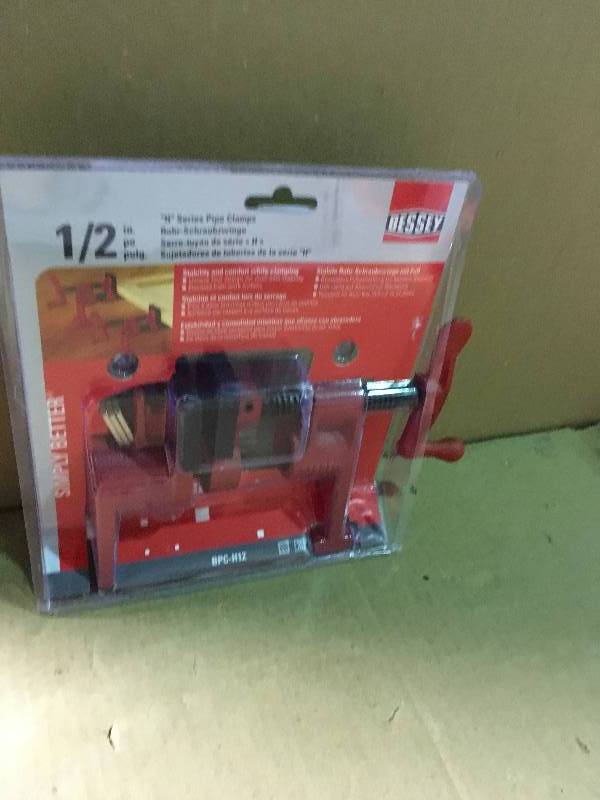 lot 9 image: BESSEY H-Style Pipe Clamp Fixture Set for 12 in. Black Pipe in good condition