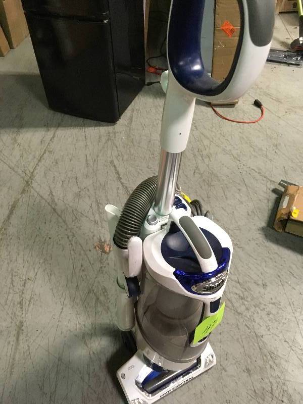lot 47 image: SHARK PROFESSIONAL VACCUM USED in good condition