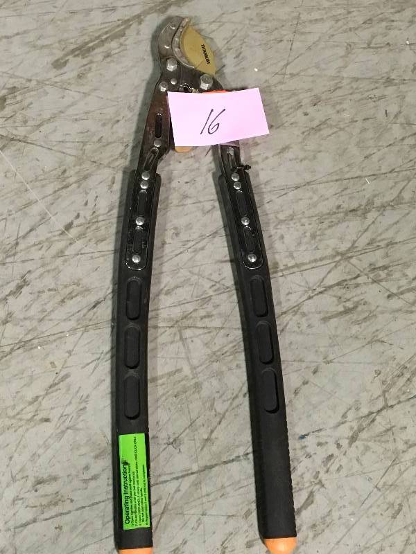lot 16 image: Fiskars 24 in. Titanium Anvil Ratchet Lopper  in good condition