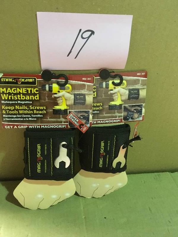 lot 19 image: MagnoGrip 002-351 Magnetic Wristband, Black not used