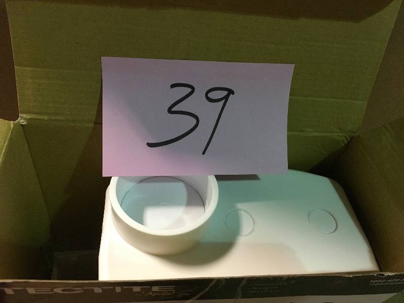 lot 39 image: Tectite 12 in. Brass Washing Machine Outlet Box with Water Hammer Arrestors  in good condition