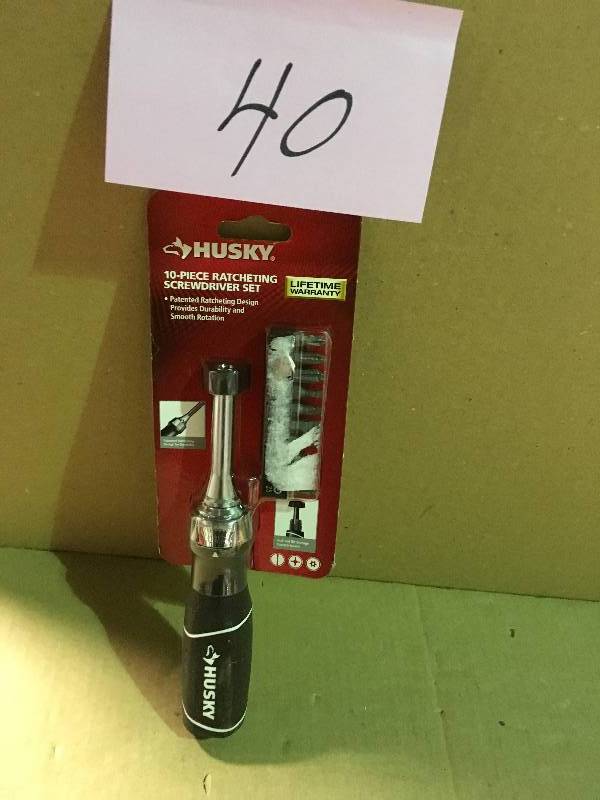 lot 40 image: Husky Ratcheting Screwdriver Set (10-Piece)  in good condition