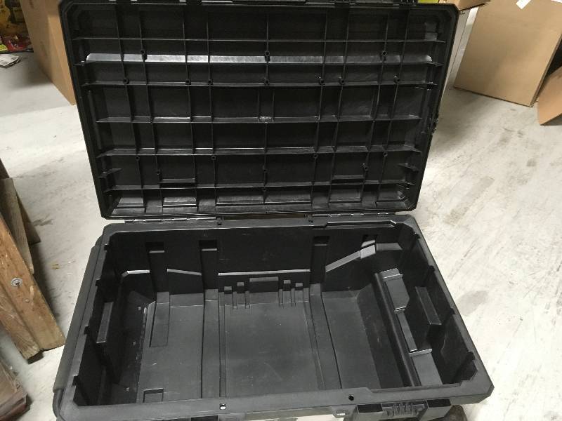 lot 66 image: Husky 35 in. Mobile Job Tool Box MISSING LATCH