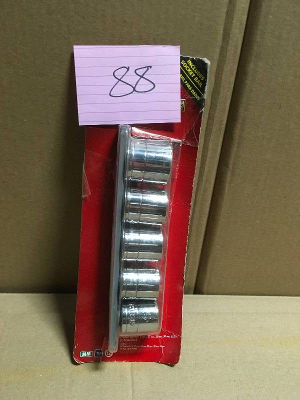 lot 88 image: Husky 12 in. Drive Metric X-Large Socket Set (5-Piece)