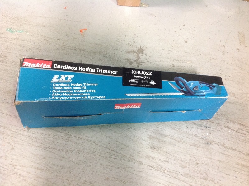 lot 103 image: Makita 22 in. 18-Volt LXT Lithium-Ion Cordless Hedge Trimmer (Tool-Only) Model# XHU02Z in good conditions
