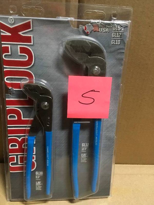 lot 5 image: Channellock Griplock 12.5 in. and 9.5 in. Tongue and Groove Pliers  in good working condition