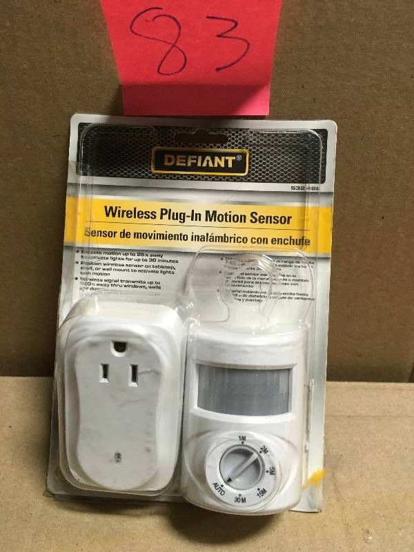 lot 83 image: Defiant 200-Watt Wireless Indoor Plug-In Motion Activated Light Control, White in good condition