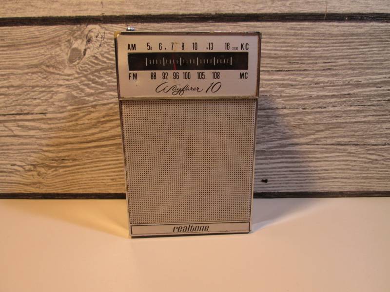 lot 3 image: Vintage Wayfarer 10 Realtone Portab...