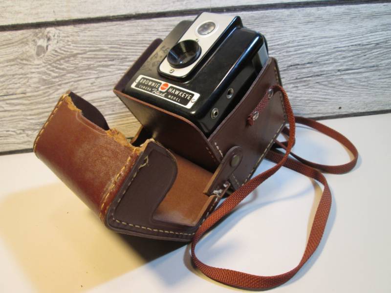 lot 12 image: Vintage Kodak Brownie Hawkeye Camer...