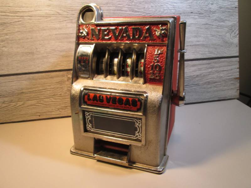lot 18 image: Vintage Metal Slot Machine ToyBank...