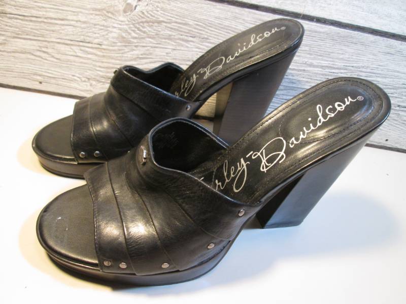 lot 30 image: Pair of Ladies Leather Harley David...