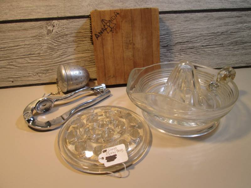lot 35 image: Lot of Misc Vintage Kitchen Items  ...