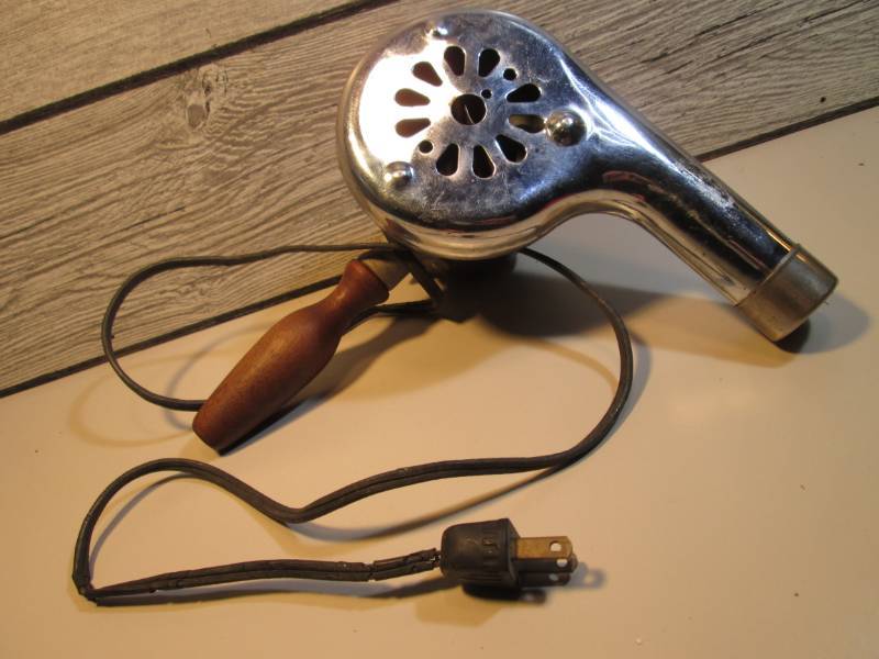 lot 36 image: Vintage Mastercraft Electric Hair D...
